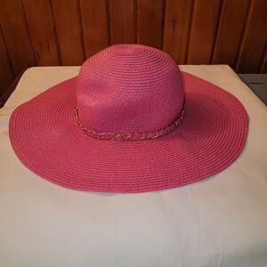 Pink Sunhat with gold chain link trim‎